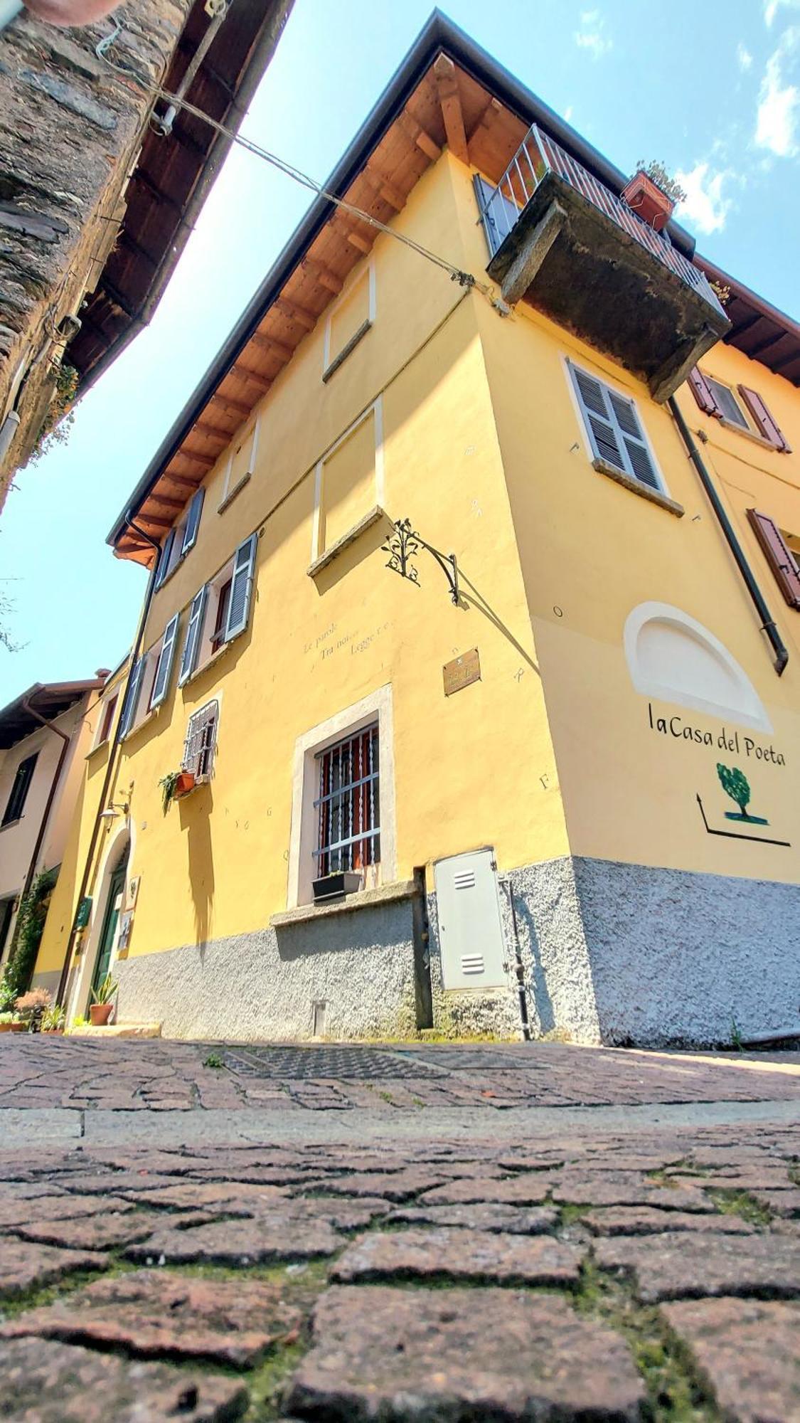La Casa Del Poeta Panzió Dervio Kültér fotó